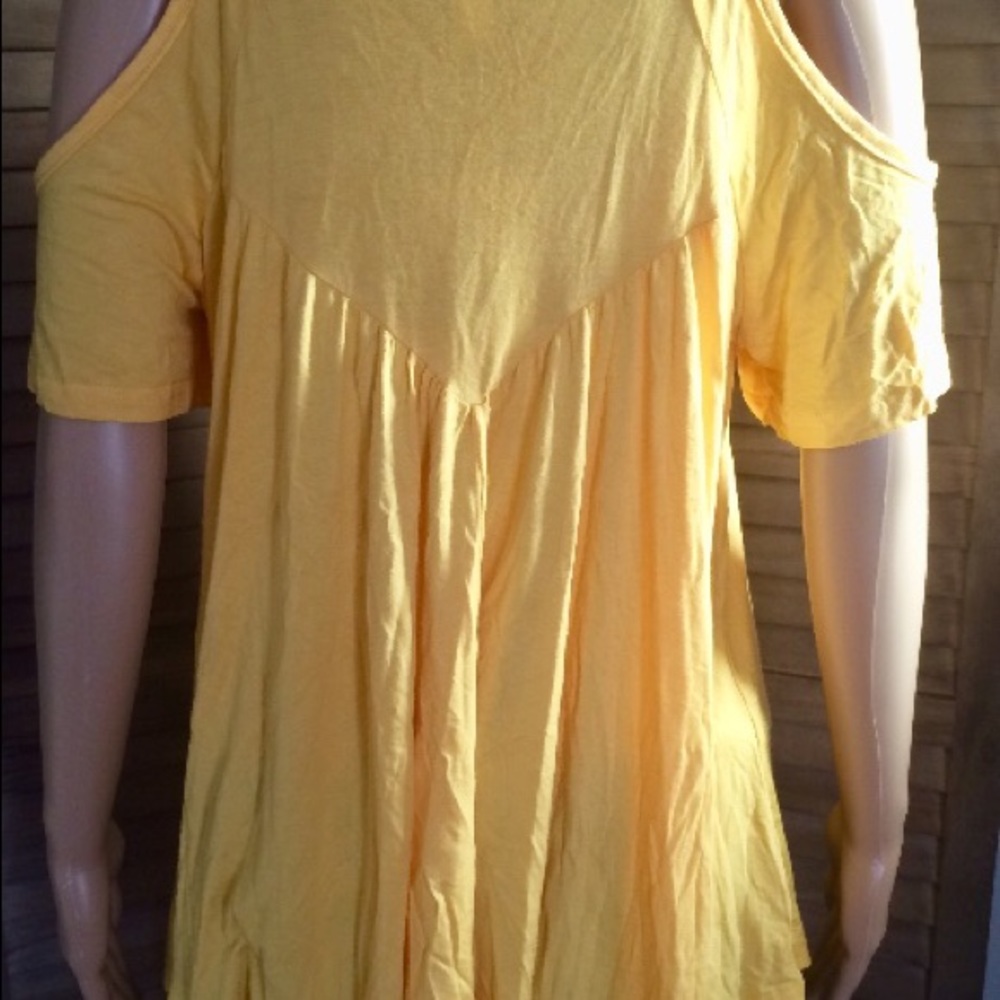 Cold Shoulder Blouse - Picture 2 of 3